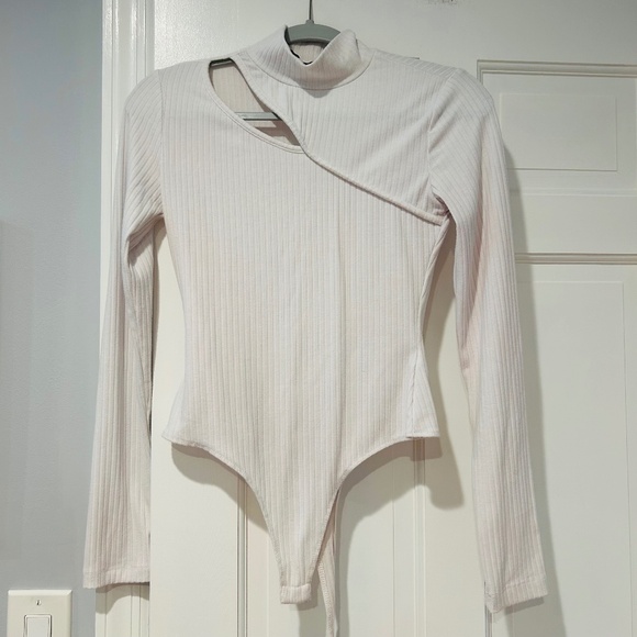 SO Goods for Life White Ribbed Cutout Long Sleeve Bodysuit – Size Small - Picture 1 of 6